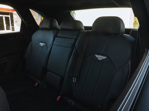 Used 2024 Bentley Bentayga image 15