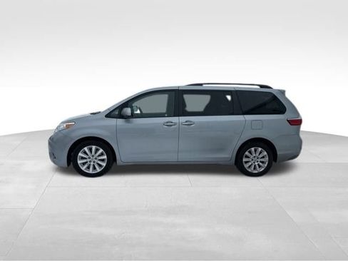 Used 2015 Toyota Sienna AWD image 3