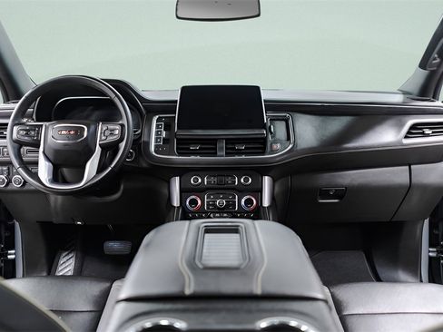 Used 2023 GMC Yukon SLT w/ SLT Luxury Package image 9
