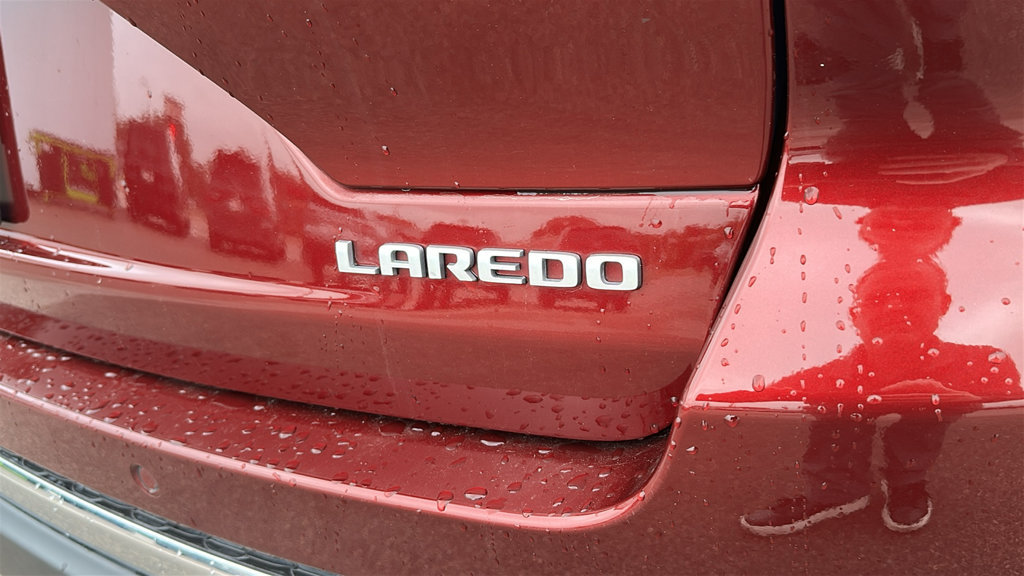 Used 2025 Jeep Grand Cherokee Laredo w/ Luxury Tech Group I AWD/4WD image 11