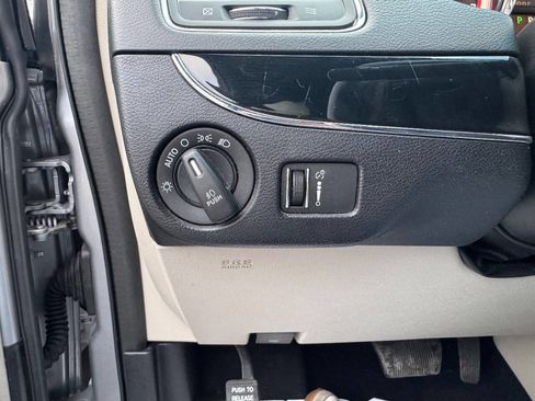 Used 2017 Dodge Grand Caravan SXT image 12