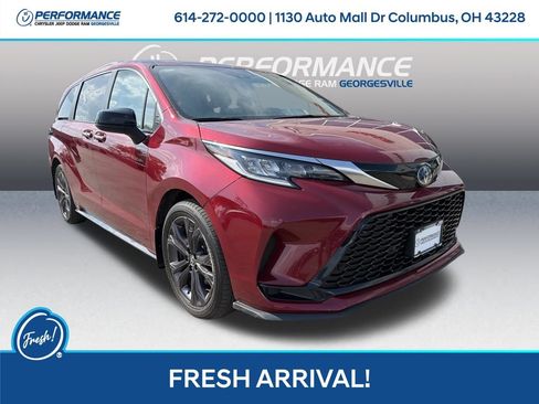 Used 2022 Toyota Sienna XSE FWD image 1