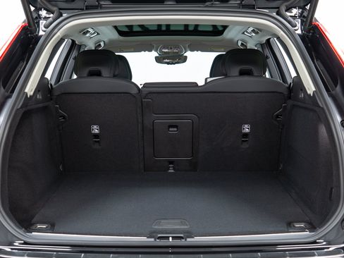 New 2026 Volvo XC60 B5 Plus w/ Protection Package Premier AWD/4WD image 10