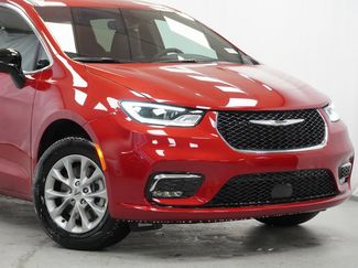 Certified 2025 Chrysler Pacifica Select video 3