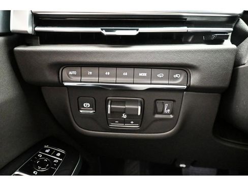 New 2026 Cadillac Escalade ESV Luxury w/ LPO, Radiant Package AWD/4WD image 33