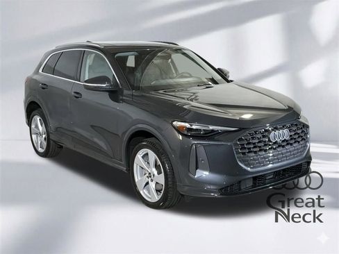 Used 2025 Audi Q5 Premium Plus w/ Premium Plus image 11