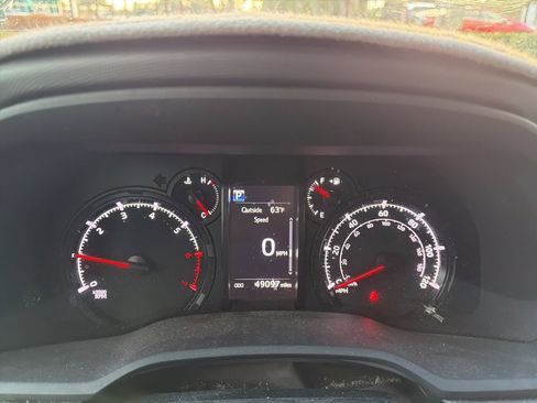 Used 2021 Toyota 4Runner SR5 image 16