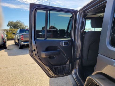 Used 2020 Jeep Wrangler Unlimited Sport image 27