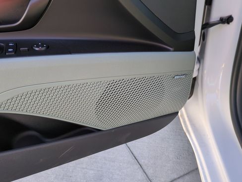 Certified 2025 Hyundai Elantra Limited image 15