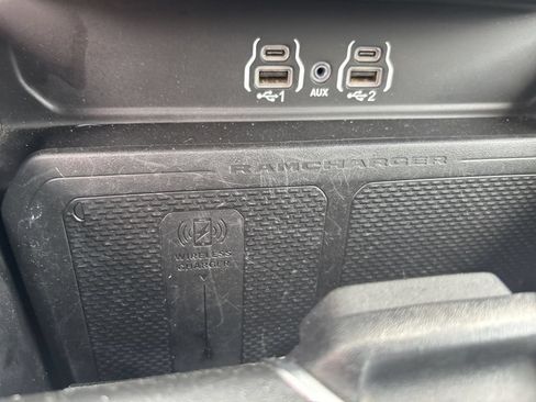 Used 2025 RAM 1500 Laramie AWD/4WD image 19