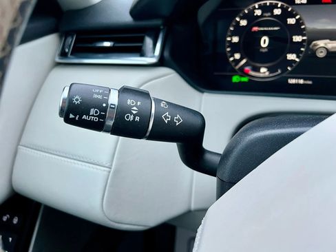 Used 2018 Land Rover Range Rover Velar R-Dynamic HSE image 29