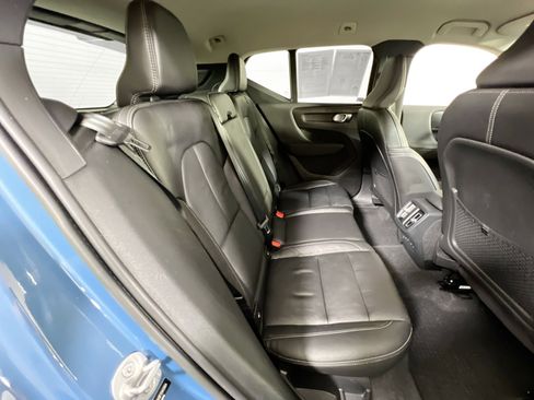 Used 2023 Volvo XC40 B5 Core w/ Convenience Package AWD/4WD image 24