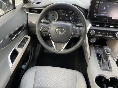 Used 2021 Toyota Venza XLE w/ Softex Package image 14