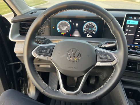 Certified 2025 Volkswagen Tiguan S image 17