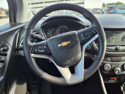Used 2019 Chevrolet Trax LT w/ LT Convenience Package image 13