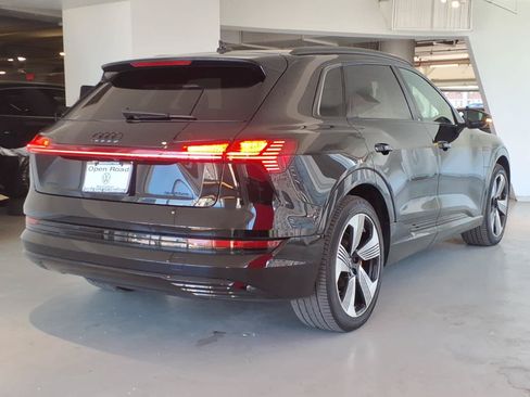 Used 2023 Audi e-tron Premium Plus w/ Premium Plus Package AWD/4WD image 4