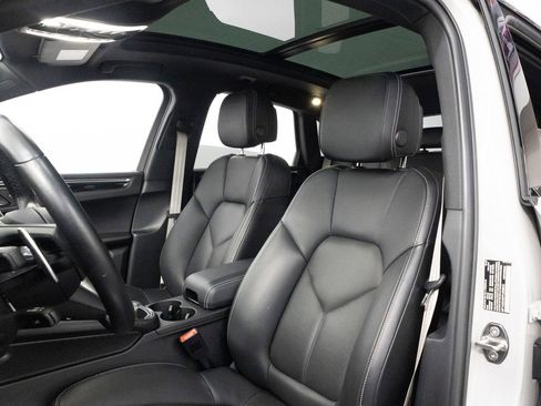 Certified 2023 Porsche Macan S AWD/4WD image 5