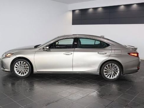 Used 2021 Lexus ES 300h w/ Luxury Package image 2
