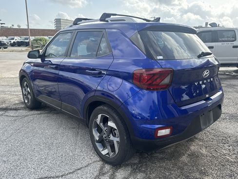 Used 2022 Hyundai Venue Limited w/ Cargo Package FWD image 5