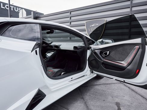Used 2020 Lamborghini Huracan EVO image 27
