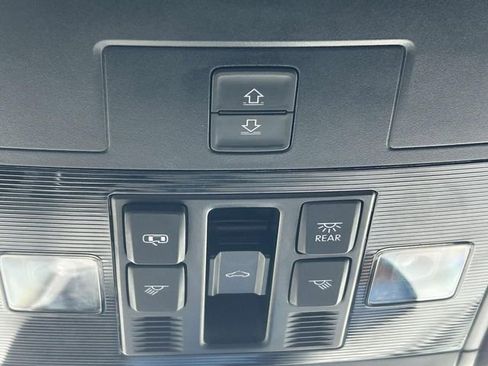 Used 2022 Volkswagen Tiguan SE R-Line FWD image 25