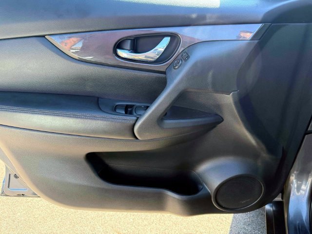 Used 2018 Nissan Rogue S AWD/4WD image 16