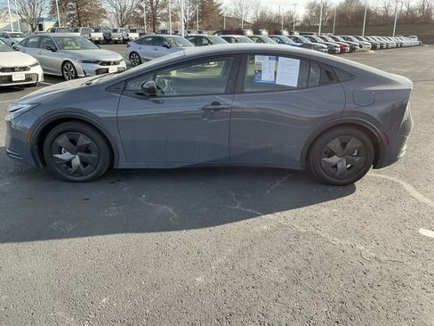 Used 2023 Toyota Prius LE image 8