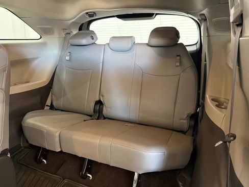 Used 2024 Toyota Sienna XLE image 22