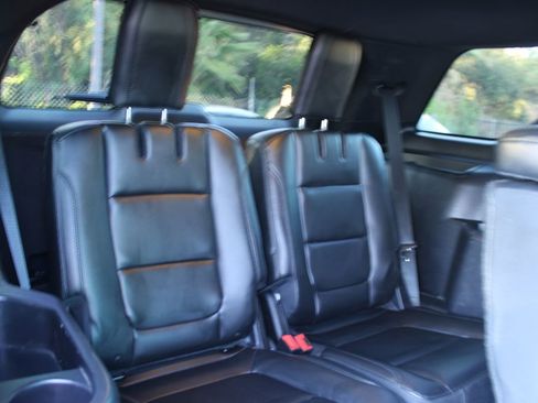 Used 2016 Ford Explorer XLT w/ Equipment Group 202A FWD image 22