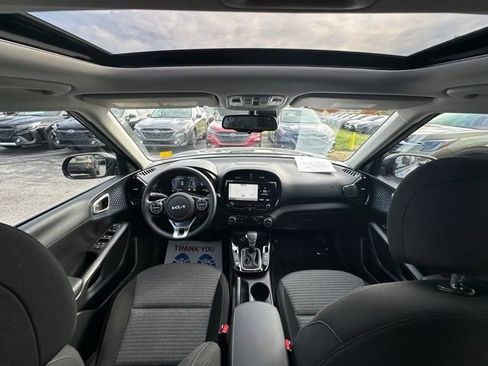 Used 2024 Kia Soul EX image 12