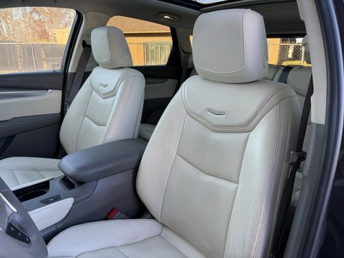 Used 2017 Cadillac XT5 Luxury w/ Driver Awareness Package image 12