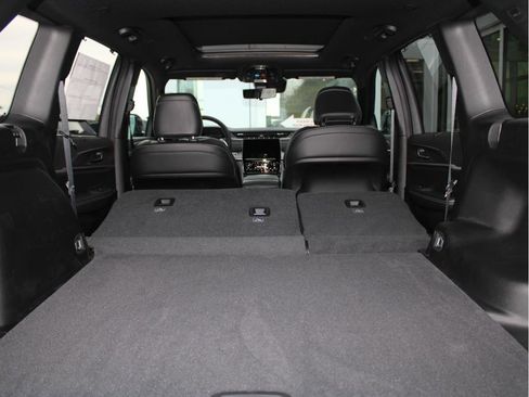 New 2025 Jeep Grand Cherokee Limited w/ Luxury Tech Group II image 33