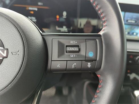 Certified 2025 Nissan Kicks SR image 31