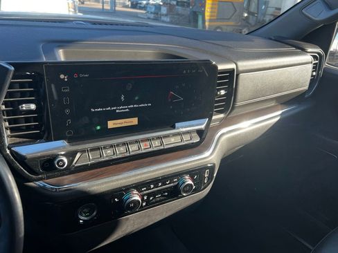 Used 2024 GMC Sierra 1500 SLT image 15