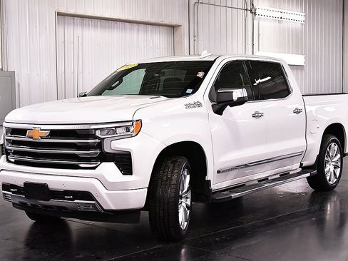 Used 2023 Chevrolet Silverado 1500 High Country w/ High Country Premium Package image 3