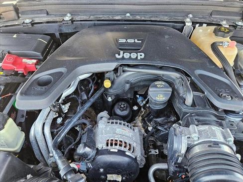 Used 2019 Jeep Wrangler Unlimited Sahara AWD/4WD image 23