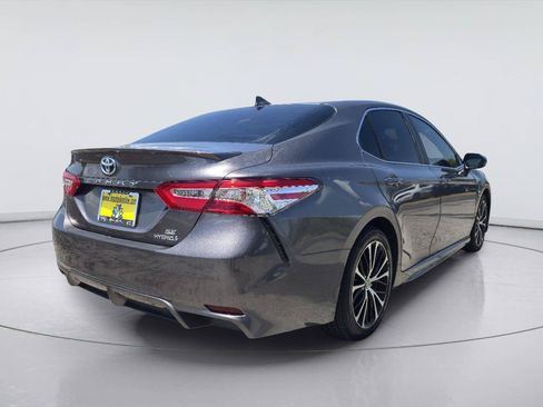 Used 2020 Toyota Camry SE FWD image 5