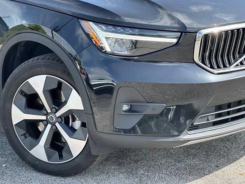 Used 2025 Volvo XC40 B5 Plus AWD/4WD image 10