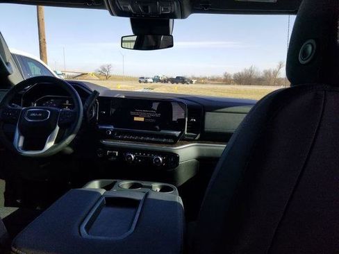 New 2026 GMC Sierra 1500 SLE w/ Preferred Package image 12