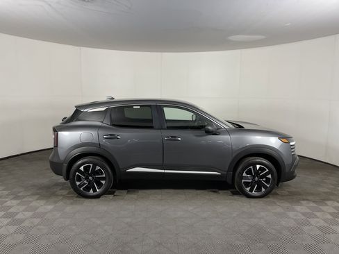 Used 2025 Nissan Kicks SV image 5