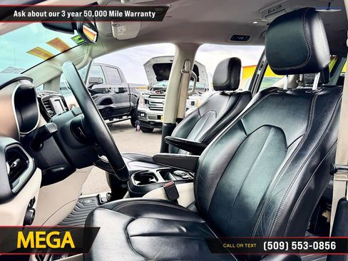 Used 2017 Chrysler Pacifica Touring-L FWD image 15
