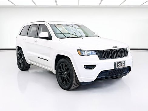 Used 2019 Jeep Grand Cherokee Altitude RWD image 3