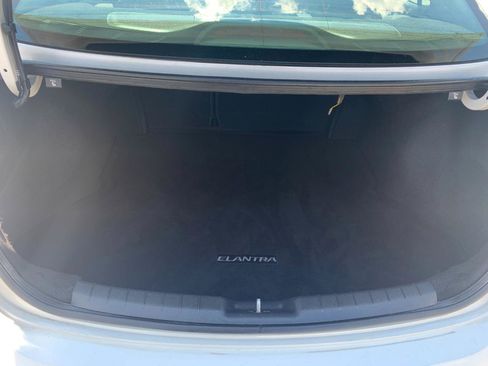 Used 2020 Hyundai Elantra Limited w/ Cargo Package (C1) FWD image 27