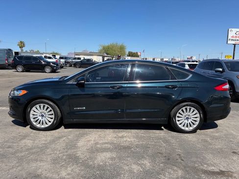 Used 2014 Ford Fusion SE FWD image 3