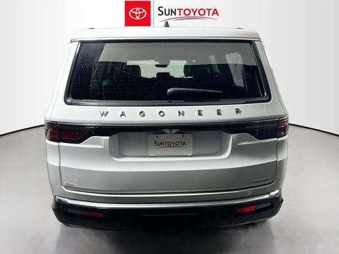 Used 2024 Jeep Wagoneer L Series II image 5