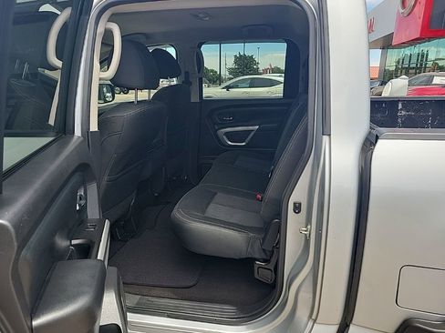 Used 2017 Nissan Titan SV AWD/4WD image 12
