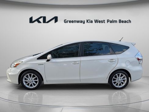 Used 2013 Toyota Prius V Five image 5