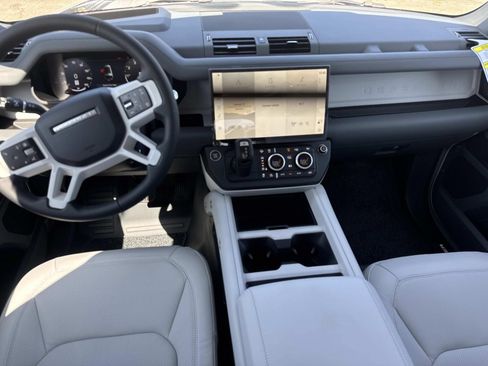 New 2026 Land Rover Defender 130 X-Dynamic SE AWD/4WD image 9