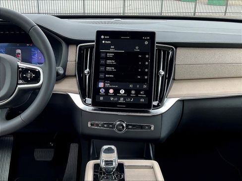 New 2026 Volvo XC90 B5 Core image 9