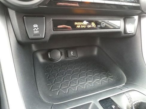 Used 2022 Toyota RAV4 LE image 17